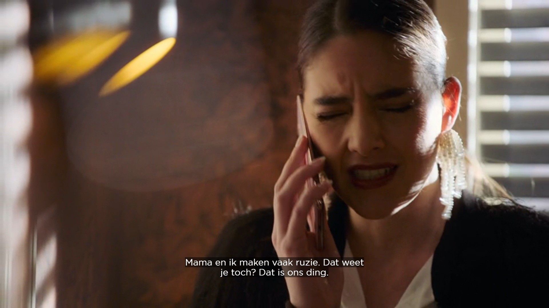 Bizou staat eindelijk haar Franse vader te woord